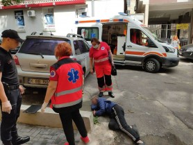 FOTO // Un bărbat a fost găsit inconștient și însângertat pe o stradă din Chișinău